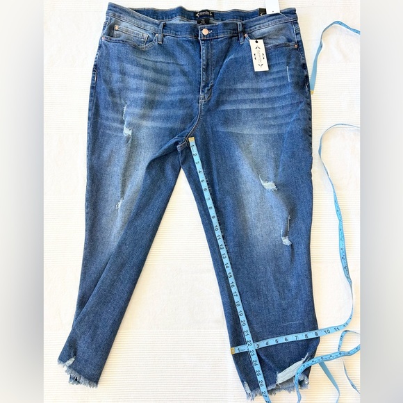 NWT Women's Nanette Lepore Women's Plus Belle High Rise Skinny Straight Jean - Picture 7 of 12